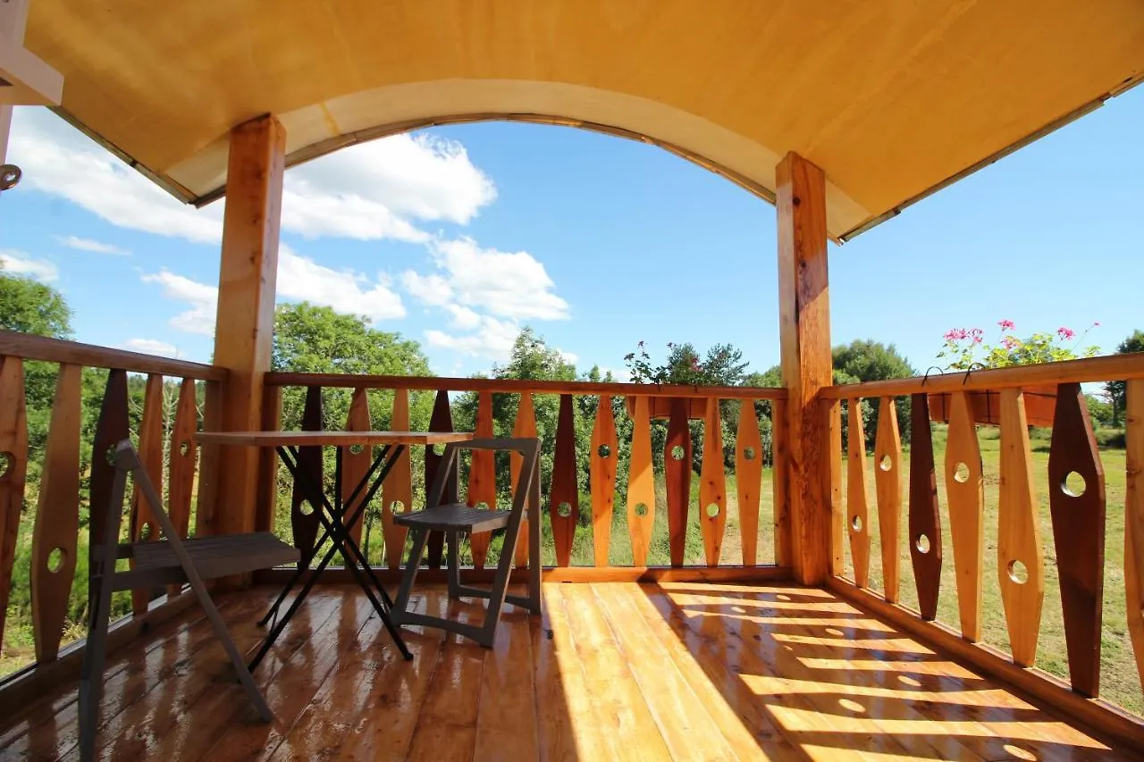Camping Roulotte Imperiale Perchee- Hotell Sembadel Frankrike